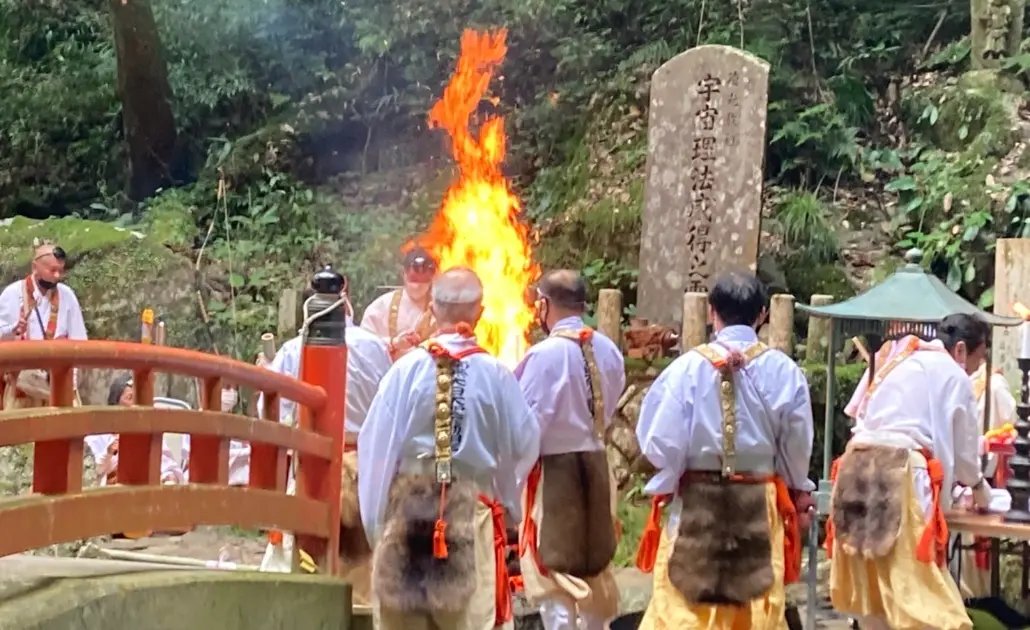 🏞️ 수행자의 폭포 (교자노타키)